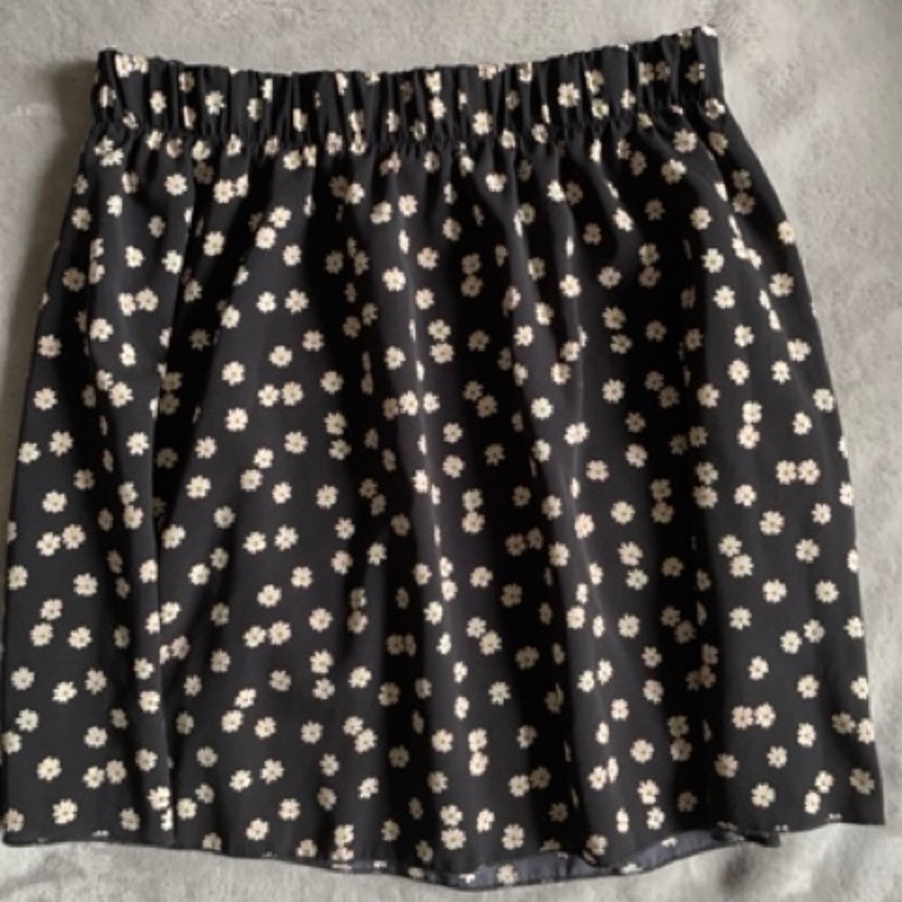 2/$15 M-‎ Miss Daisy Floral Miniskirt